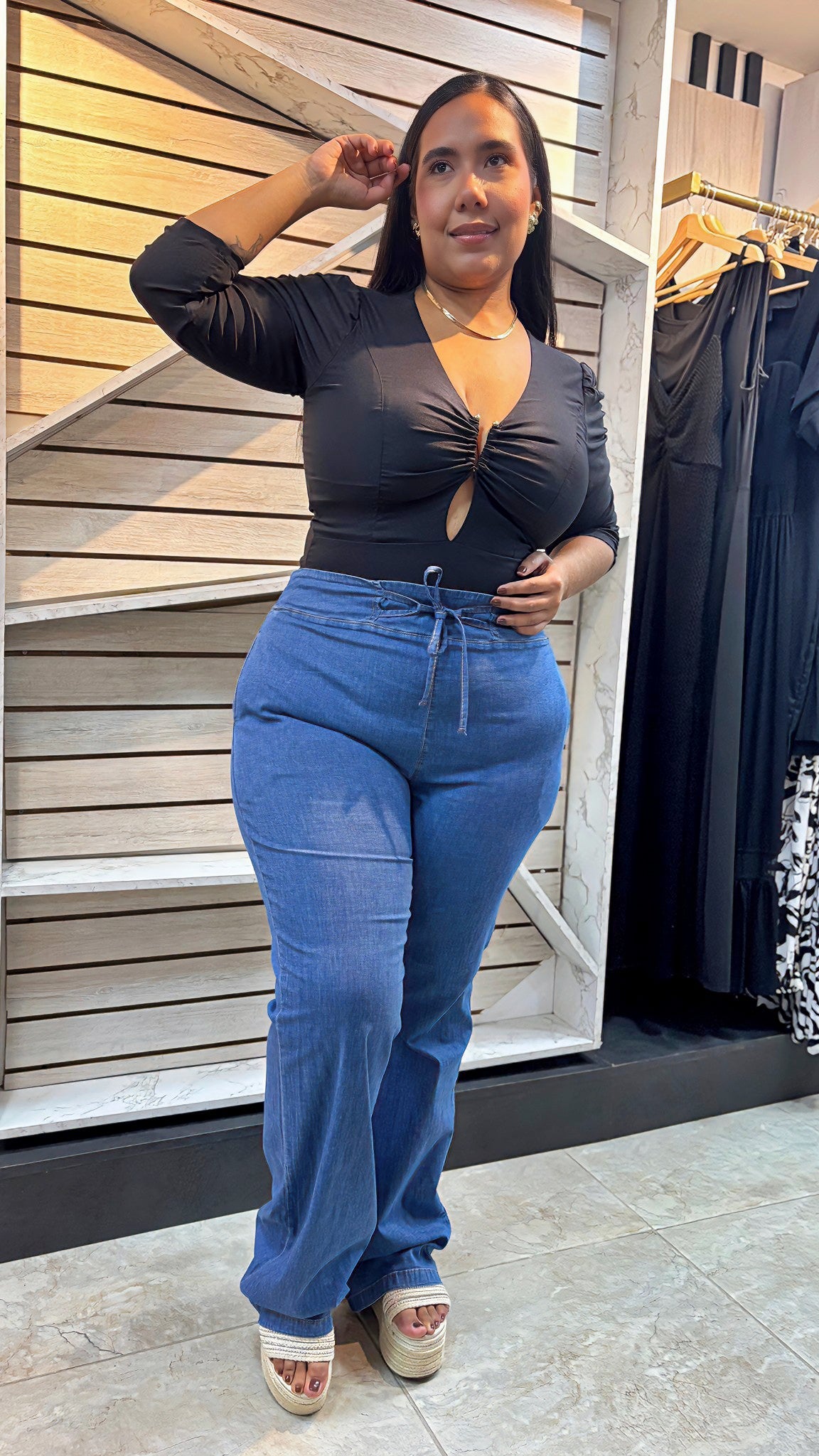 PANTALON LEONORA 💙 El diseño versátil con cordón decorativo en la cintura.